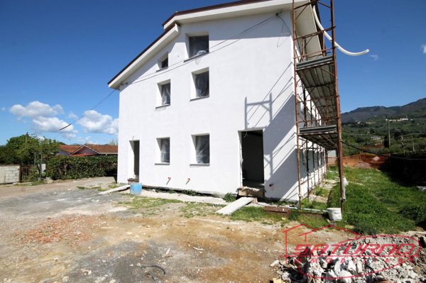 casa indipendente in vendita a Capannori in zona Marlia