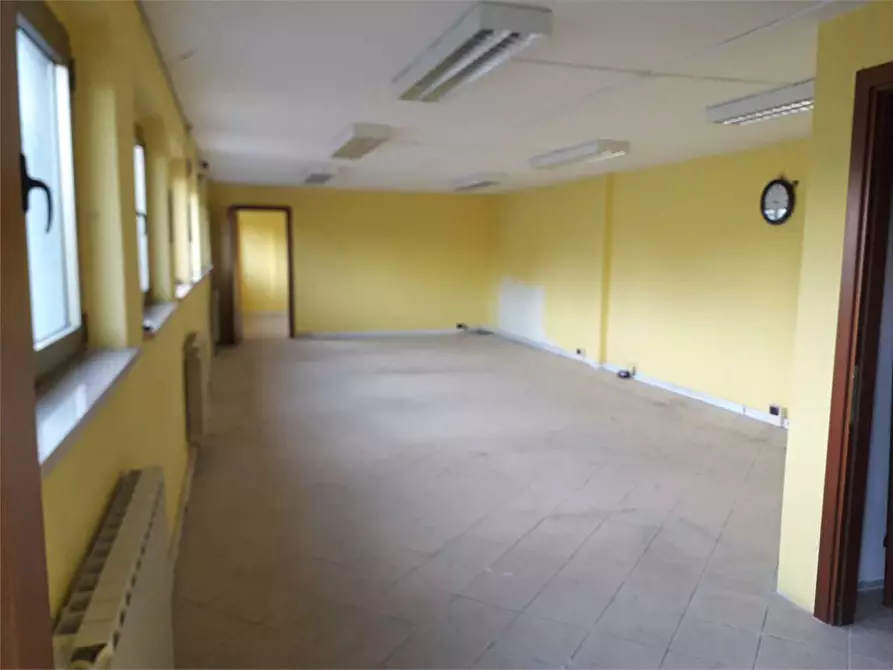 ufficio in vendita a Capannori in zona Guamo