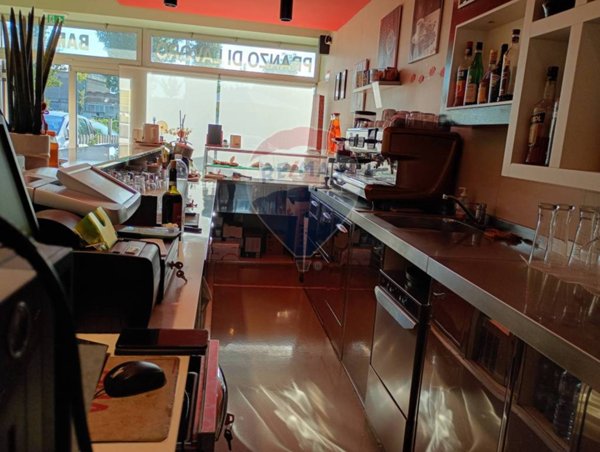 negozio in vendita a Capannori in zona Lammari