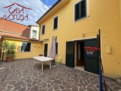 casa indipendente in vendita a Capannori in zona Segromigno in Monte