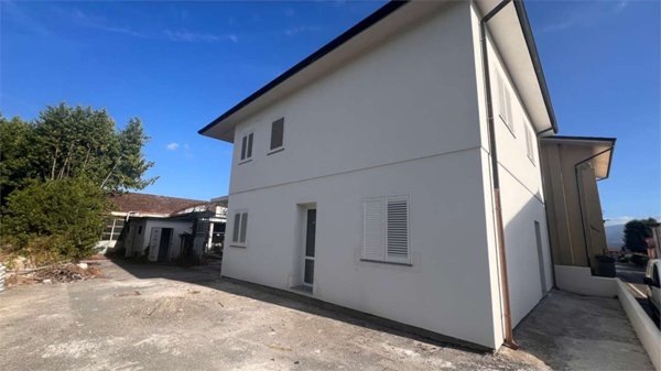 casa indipendente in vendita a Capannori in zona Segromigno in Monte