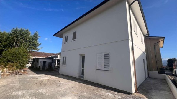 casa indipendente in vendita a Capannori in zona Segromigno in Monte