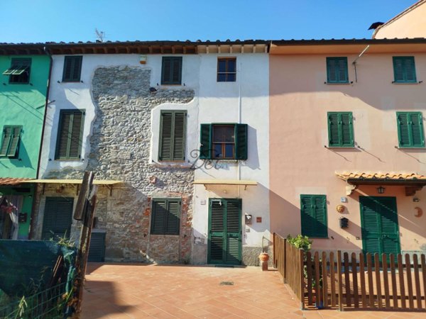 casa indipendente in vendita a Capannori in zona Marlia