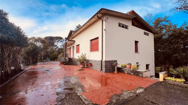 casa indipendente in vendita a Capannori in zona Marlia