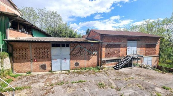 locale di sgombero in vendita a Capannori in zona Lunata