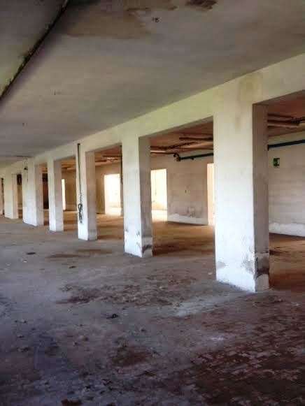 locale di sgombero in vendita a Capannori in zona Lammari