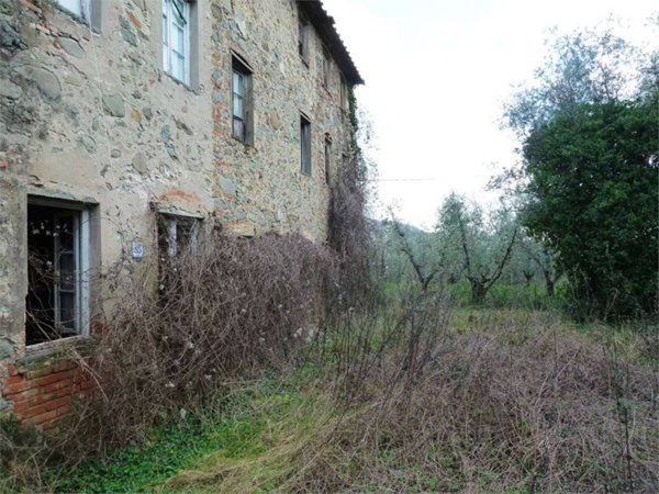 casa indipendente in vendita a Capannori in zona Segromigno in Monte