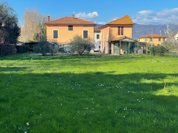 casa indipendente in vendita a Capannori