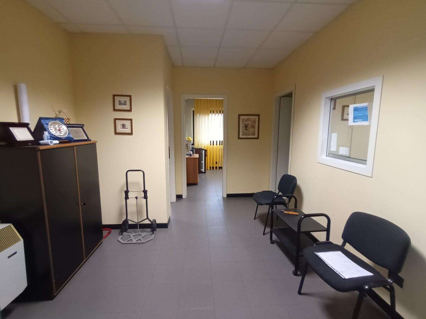 ufficio in vendita a Capannori in zona Lammari