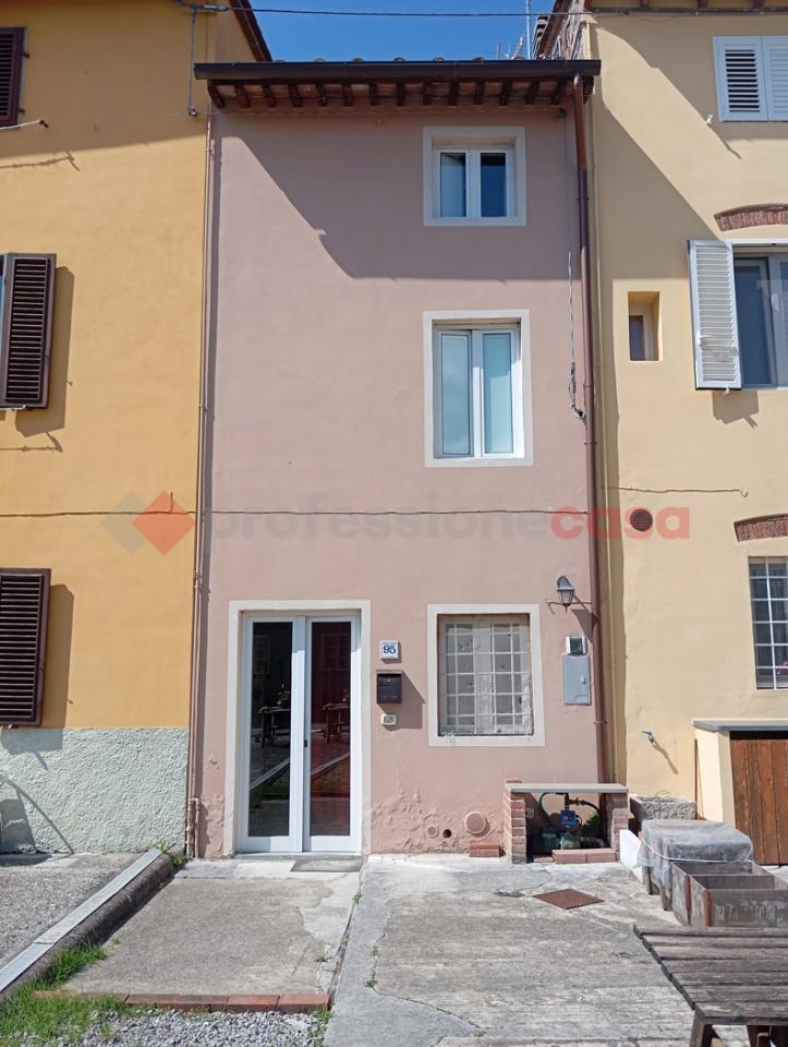 casa indipendente in vendita a Capannori in zona Carraia