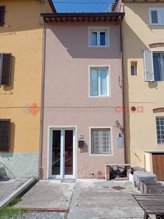 casa indipendente in vendita a Capannori in zona Carraia