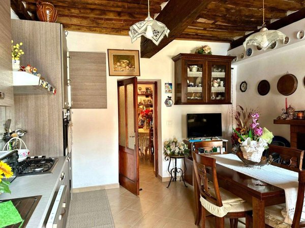 intera palazzina in vendita a Capannori in zona Lammari