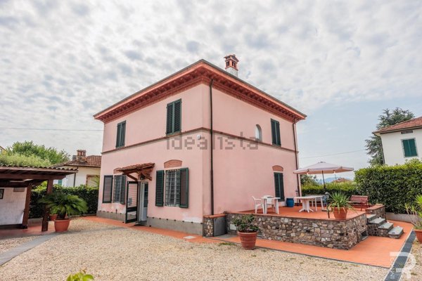 casa indipendente in vendita a Capannori
