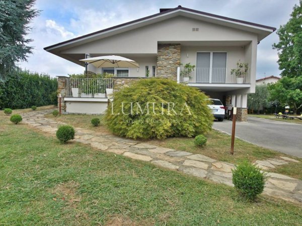 casa indipendente in vendita a Capannori in zona Marlia