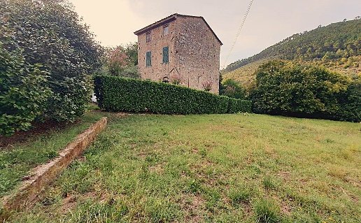 casa indipendente in vendita a Capannori in zona Castelvecchio di Compito