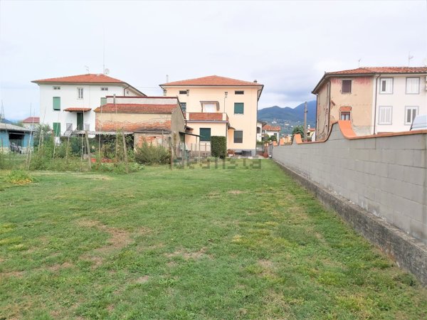 casa indipendente in vendita a Capannori in zona Marlia