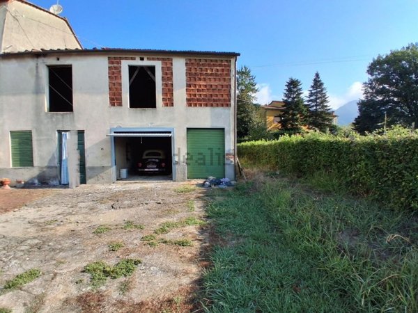 casa indipendente in vendita a Capannori in zona Marlia