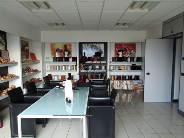 locale di sgombero in vendita a Capannori in zona Lunata