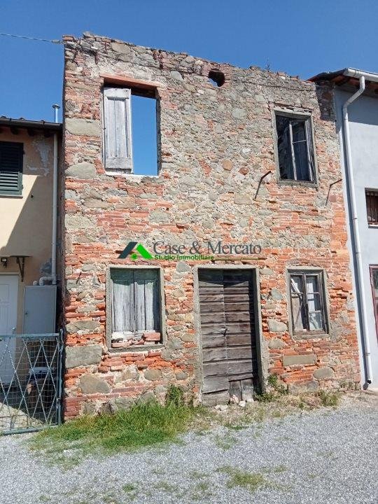 casa semindipendente in vendita a Capannori in zona Lammari