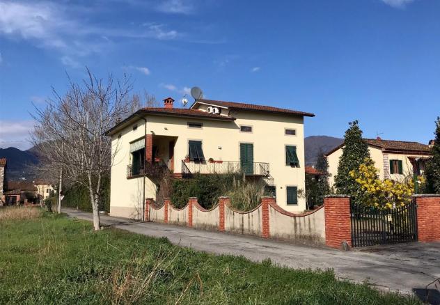 casa indipendente in vendita a Capannori in zona Lammari