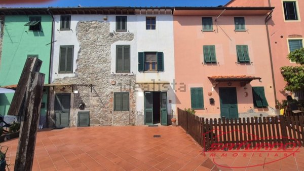 casa indipendente in vendita a Capannori in zona Marlia