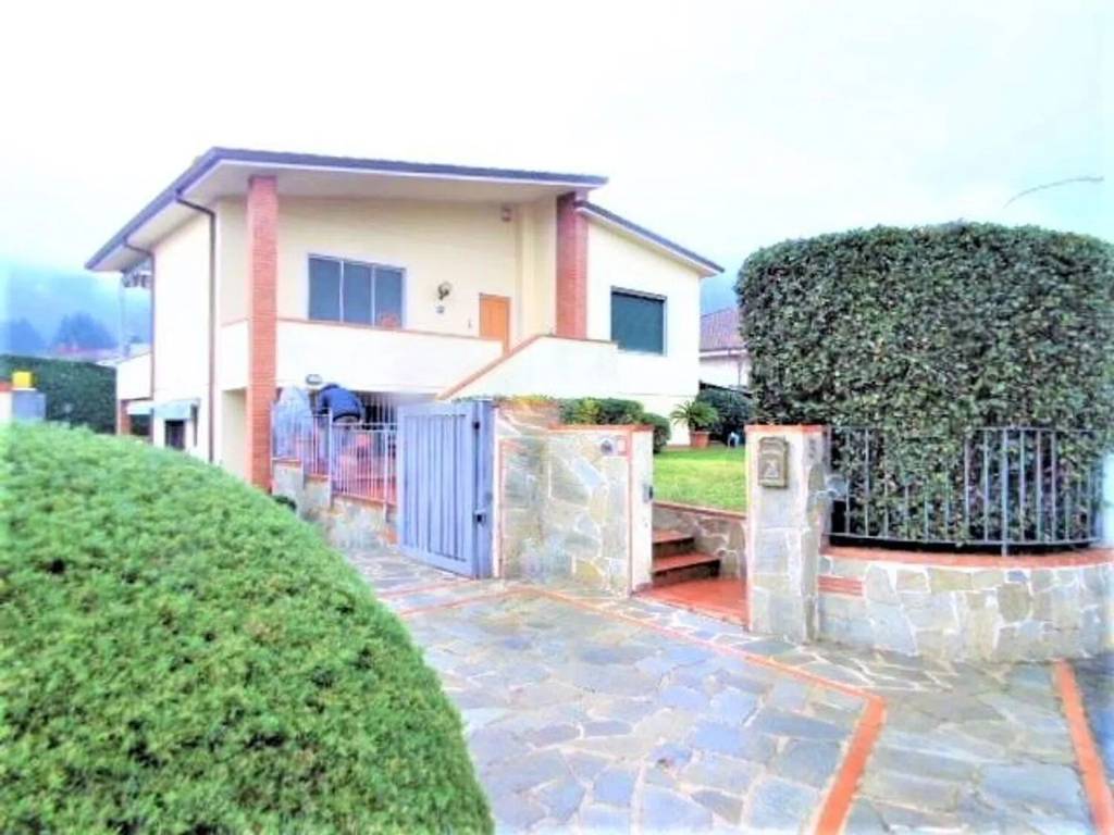 casa indipendente in vendita a Capannori in zona Castelvecchio di Compito