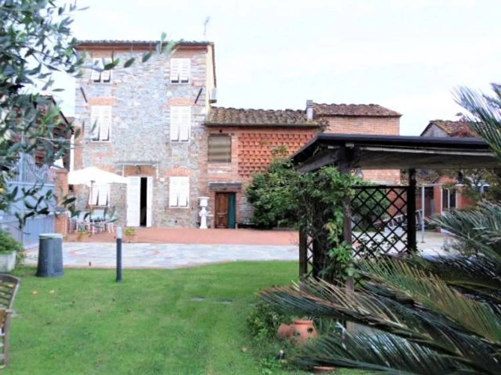 casa indipendente in vendita a Capannori in zona Lammari