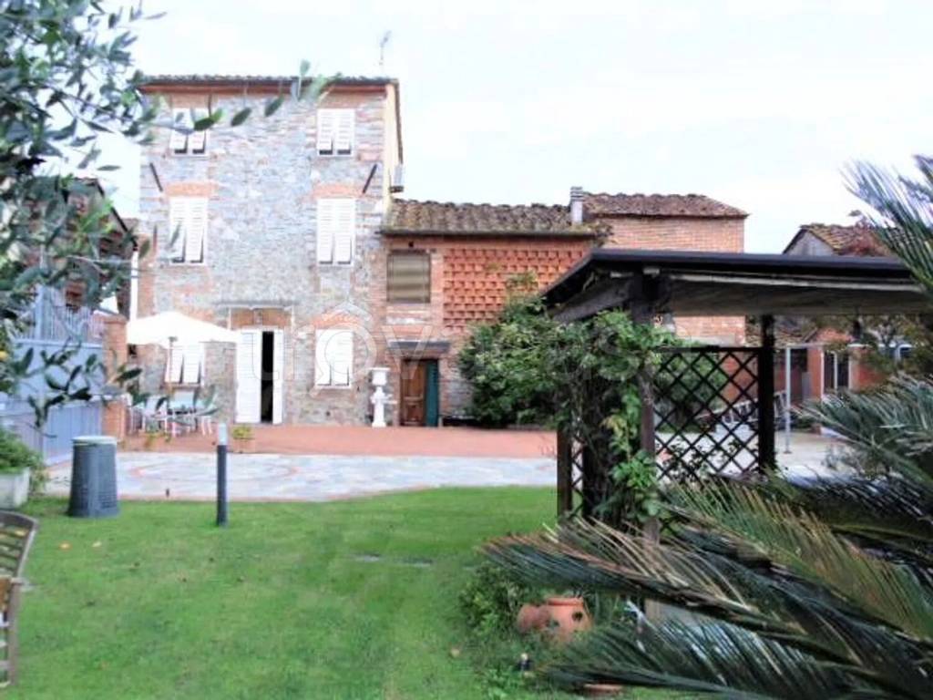 casa indipendente in vendita a Capannori in zona Lunata