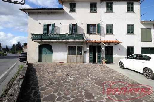 intera palazzina in vendita a Capannori in zona Marlia