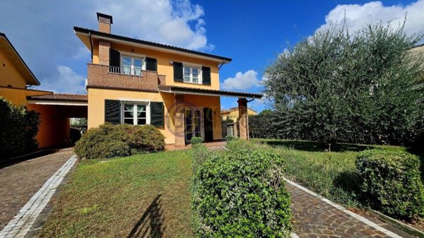 casa indipendente in vendita a Capannori in zona Lunata