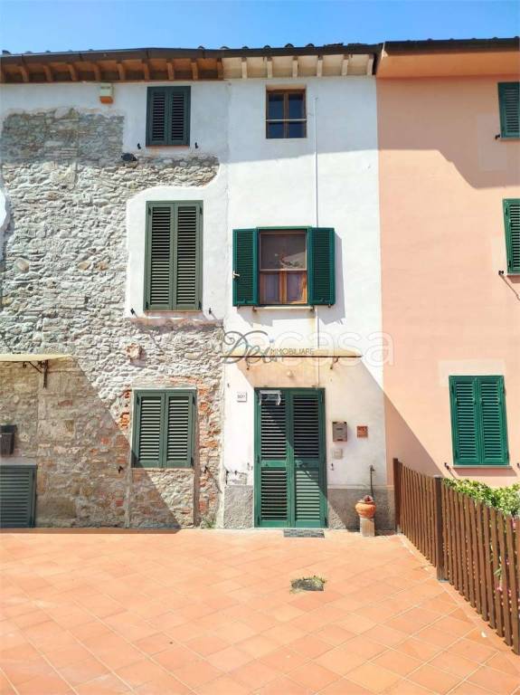 casa indipendente in vendita a Capannori in zona Marlia