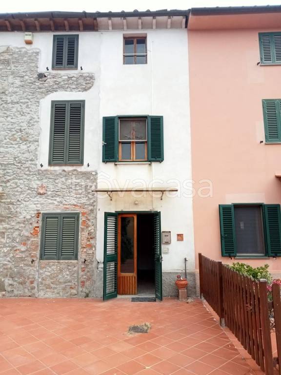 casa indipendente in vendita a Capannori in zona Marlia