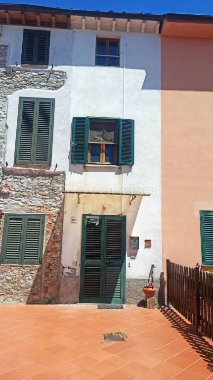 intera palazzina in vendita a Capannori in zona Marlia