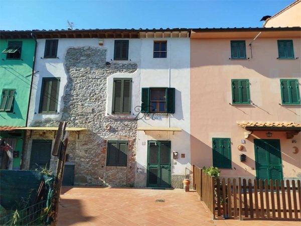 casa indipendente in vendita a Capannori in zona Marlia