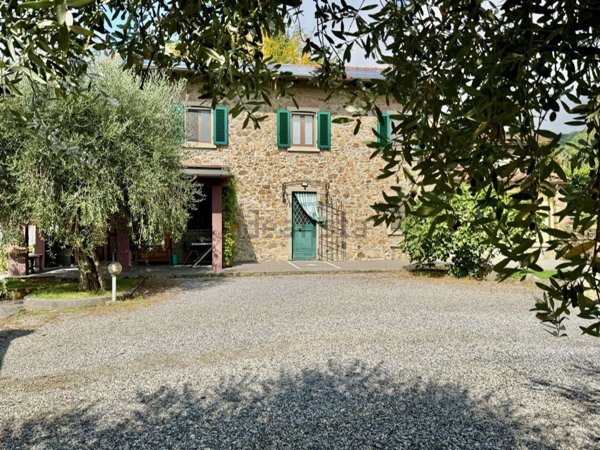 esavano in vendita a Capannori