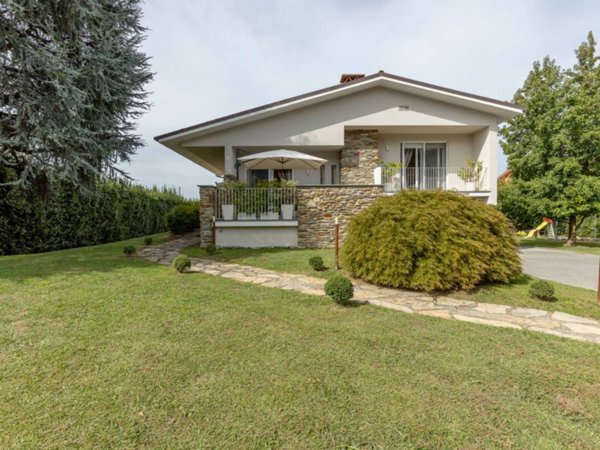 casa indipendente in vendita a Capannori in zona Marlia