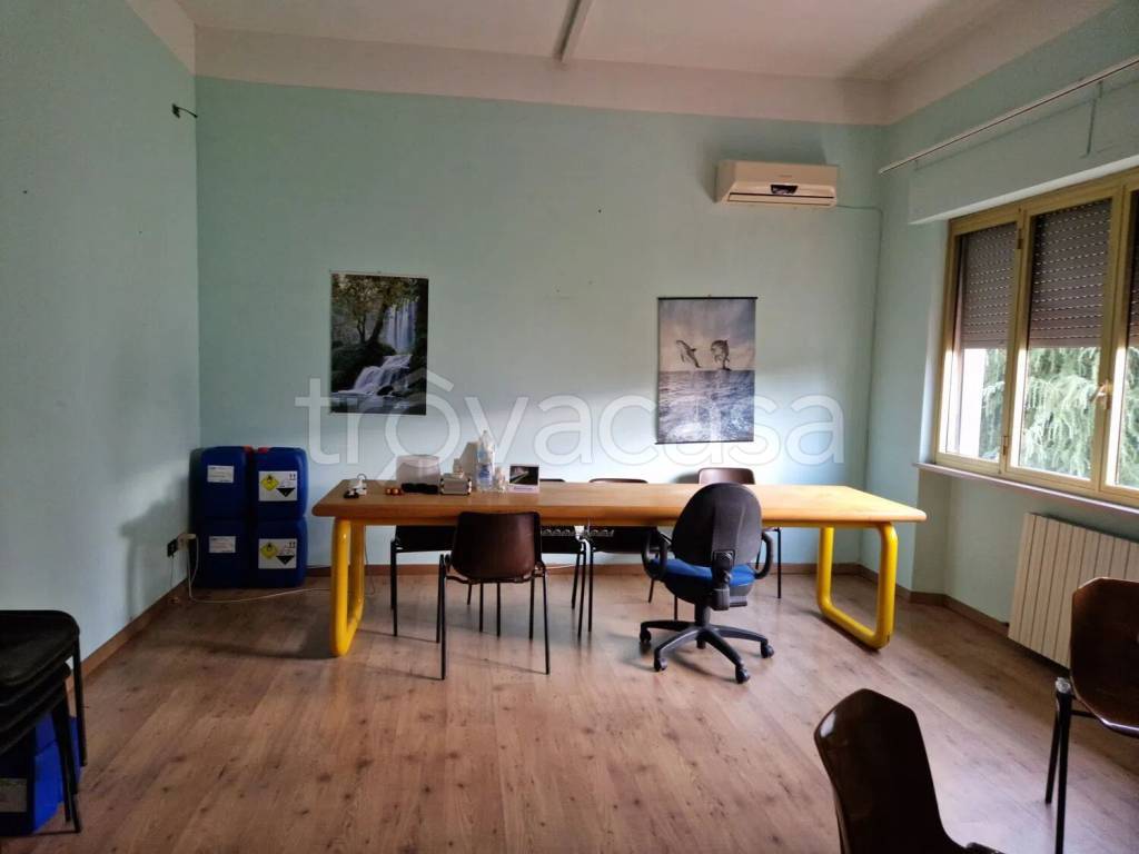 ufficio in vendita a Capannori in zona Marlia