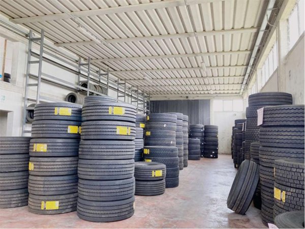 locale di sgombero in vendita a Capannori in zona Marlia