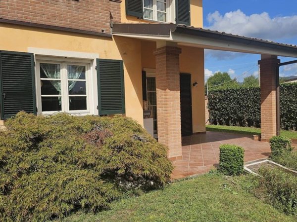 casa indipendente in vendita a Capannori in zona Lunata