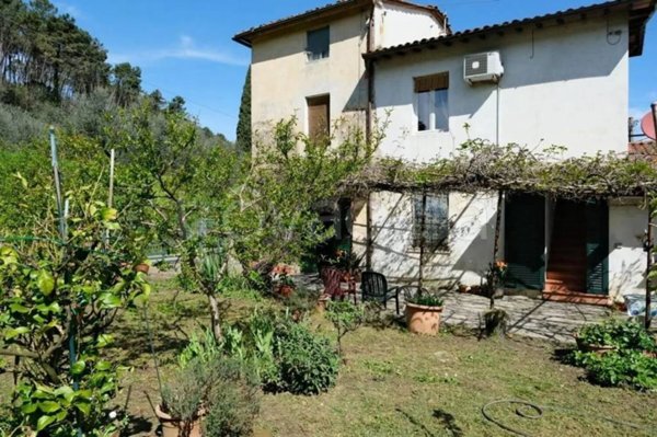 casa indipendente in vendita a Capannori in zona Vorno