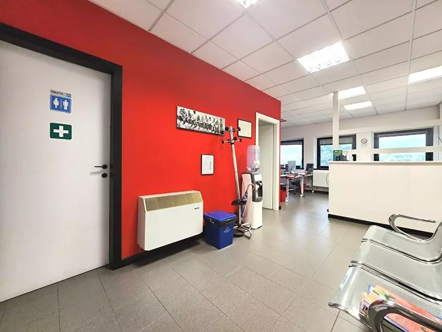 ufficio in vendita a Capannori in zona Lammari