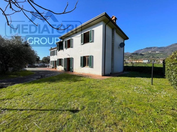 casa indipendente in vendita a Capannori in zona Marlia