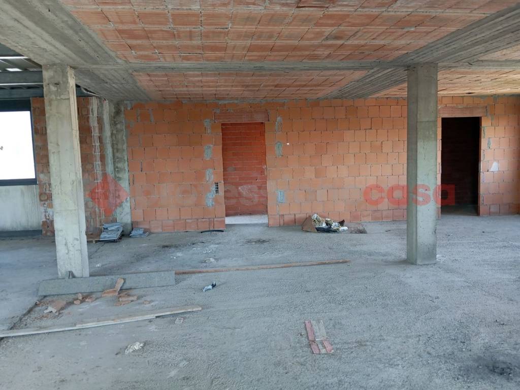 negozio in vendita a Capannori in zona Guamo