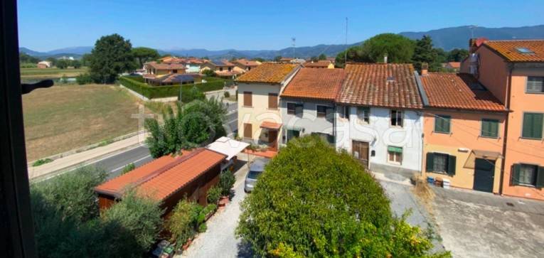 appartamento in vendita a Capannori in zona Lammari