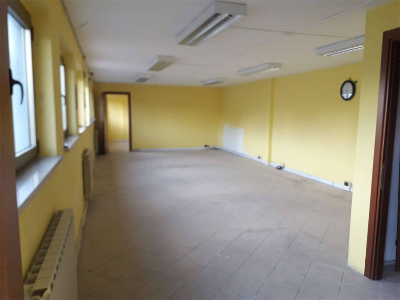 ufficio in vendita a Capannori in zona Guamo