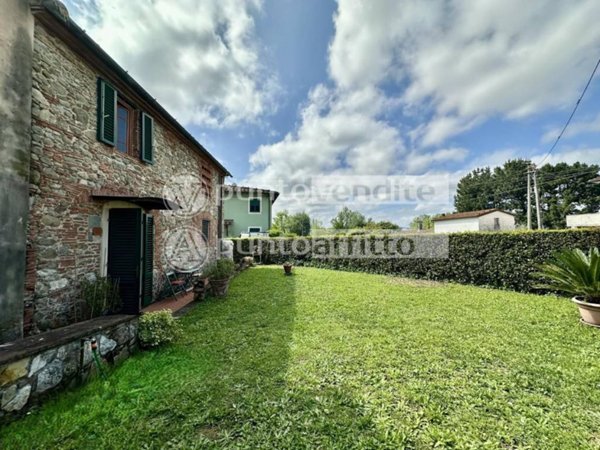 casale in vendita a Capannori in zona Marlia