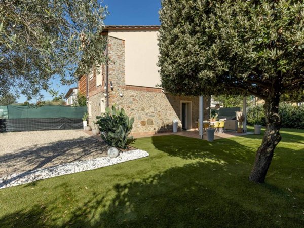 casa indipendente in vendita a Capannori in zona Marlia