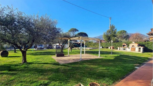casa indipendente in vendita a Capannori in zona Lunata