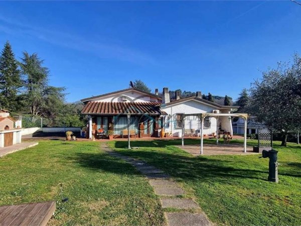 casa indipendente in vendita a Capannori in zona Lunata