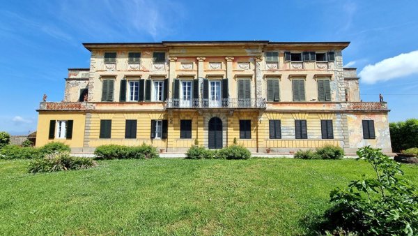 villa in vendita a Capannori in zona Lunata